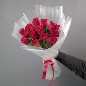 buket-iz-krasnykh-roz-15-sht-(40sm)-1