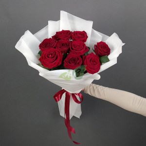 Букет красных роз Ред Наоми с высотой стебля 60 см